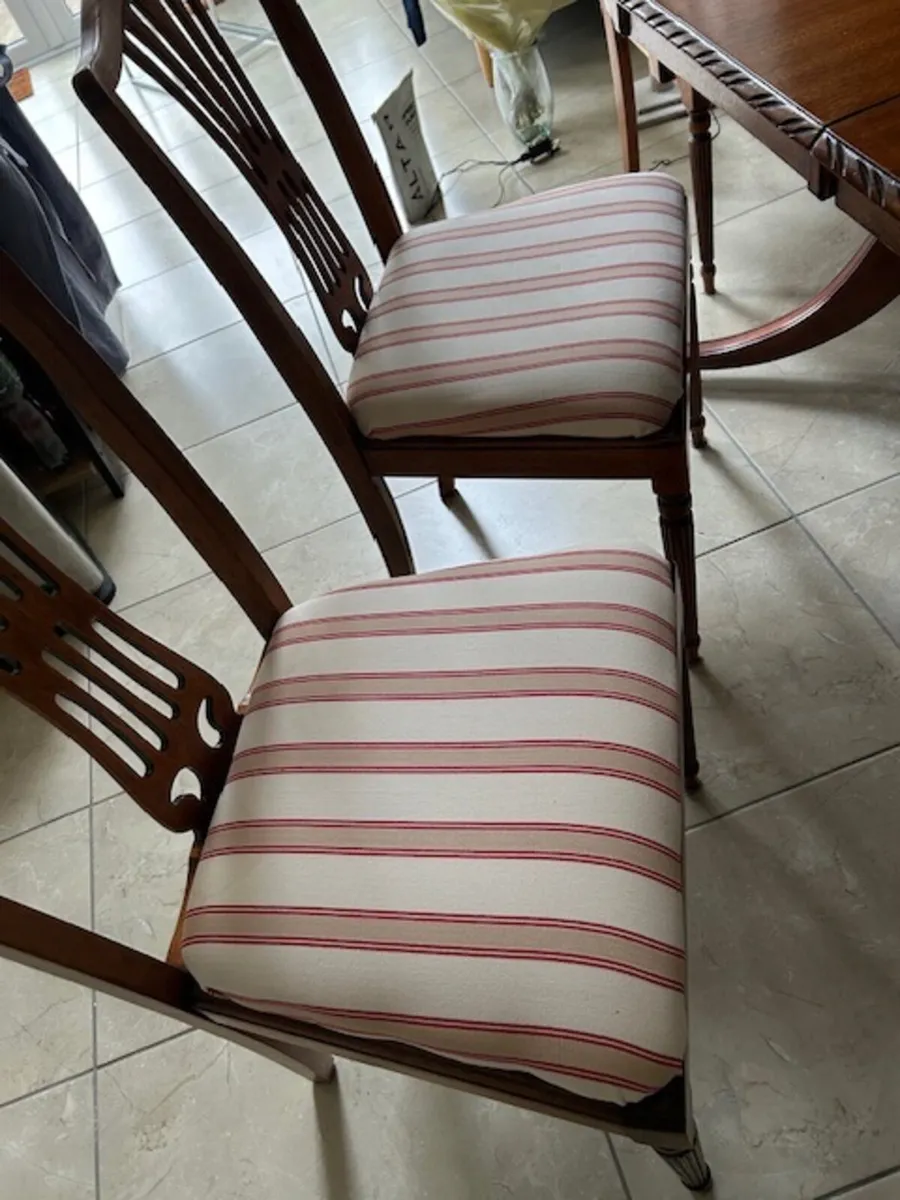 Dinner table with 6 chairs - Image 4