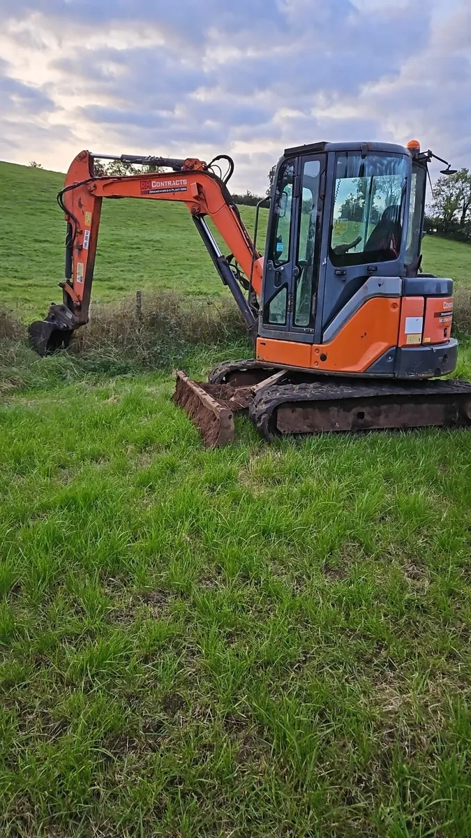 Hitachi 52U digger - Image 1