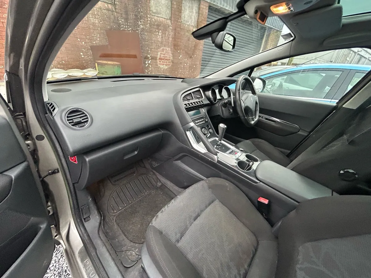 For sale Peugeot 5008 automatic - Image 4