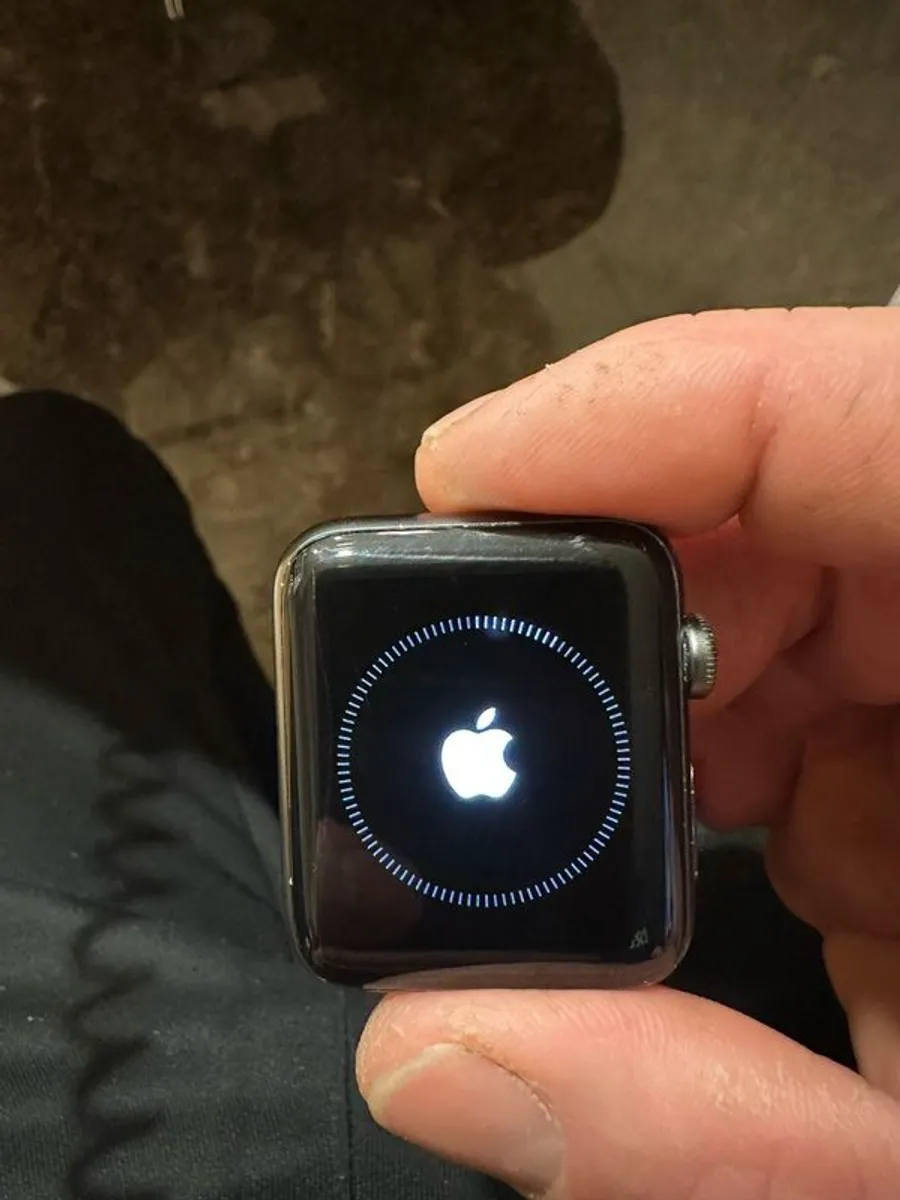 iphone 13 and Apple Watch - Image 3