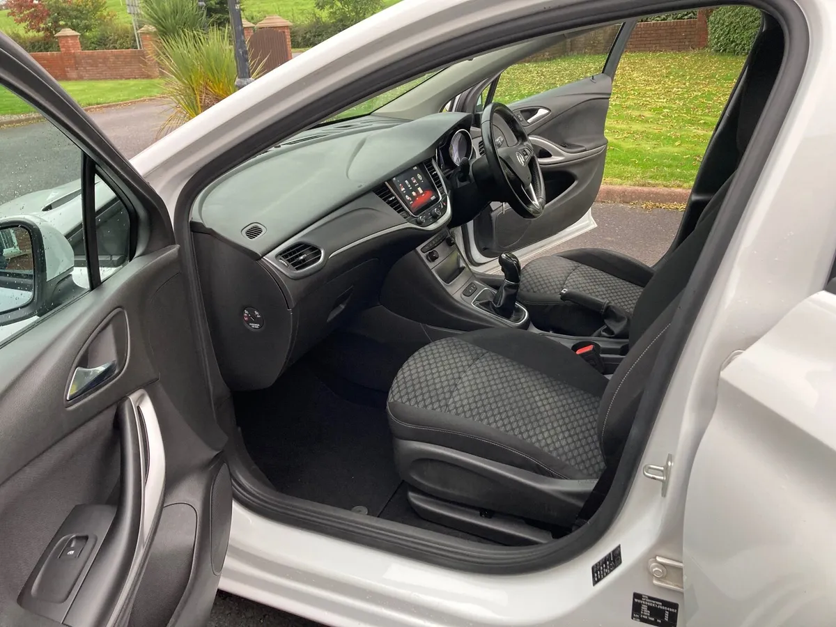 Vauxhall Astra 2018 Taxed and Tested - Image 4