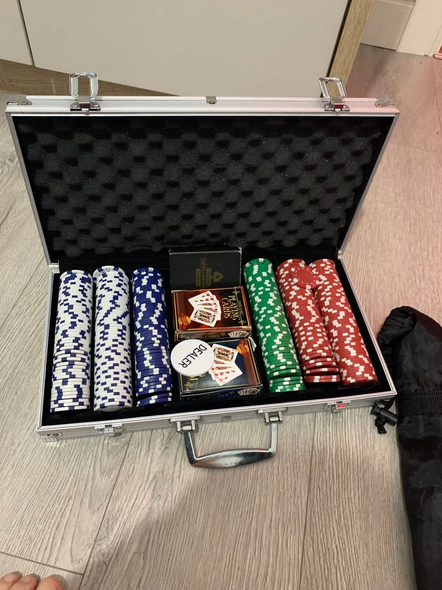 poker set with original full tilt table mat - Image 1