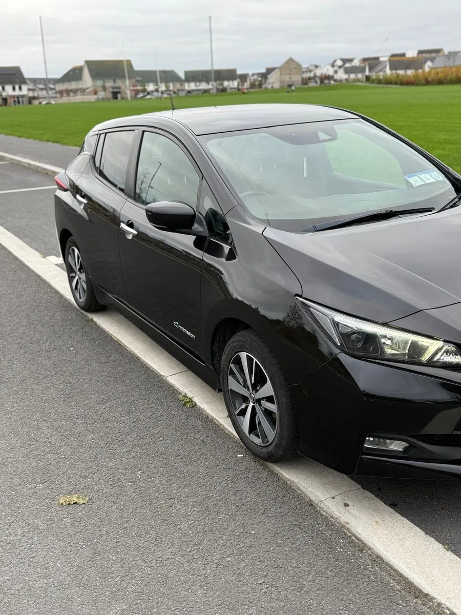 Nissan Leaf 40K EV SV 40KW '18 5DR AUTO 4DR - Image 2