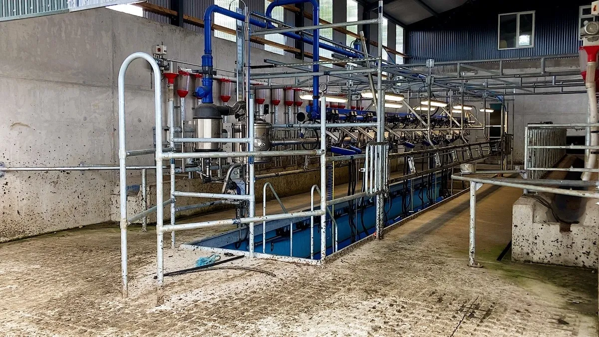 Relief milker