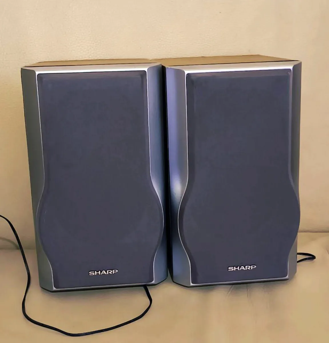 Sharp Speakers Pair home audio Bookshelf - Image 1