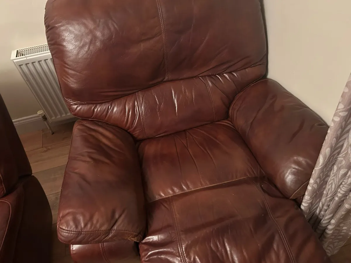2 recliners - Image 2