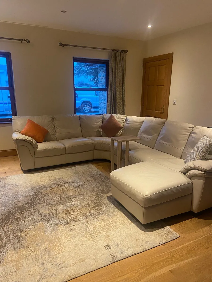 Real leather corner couch - Image 1