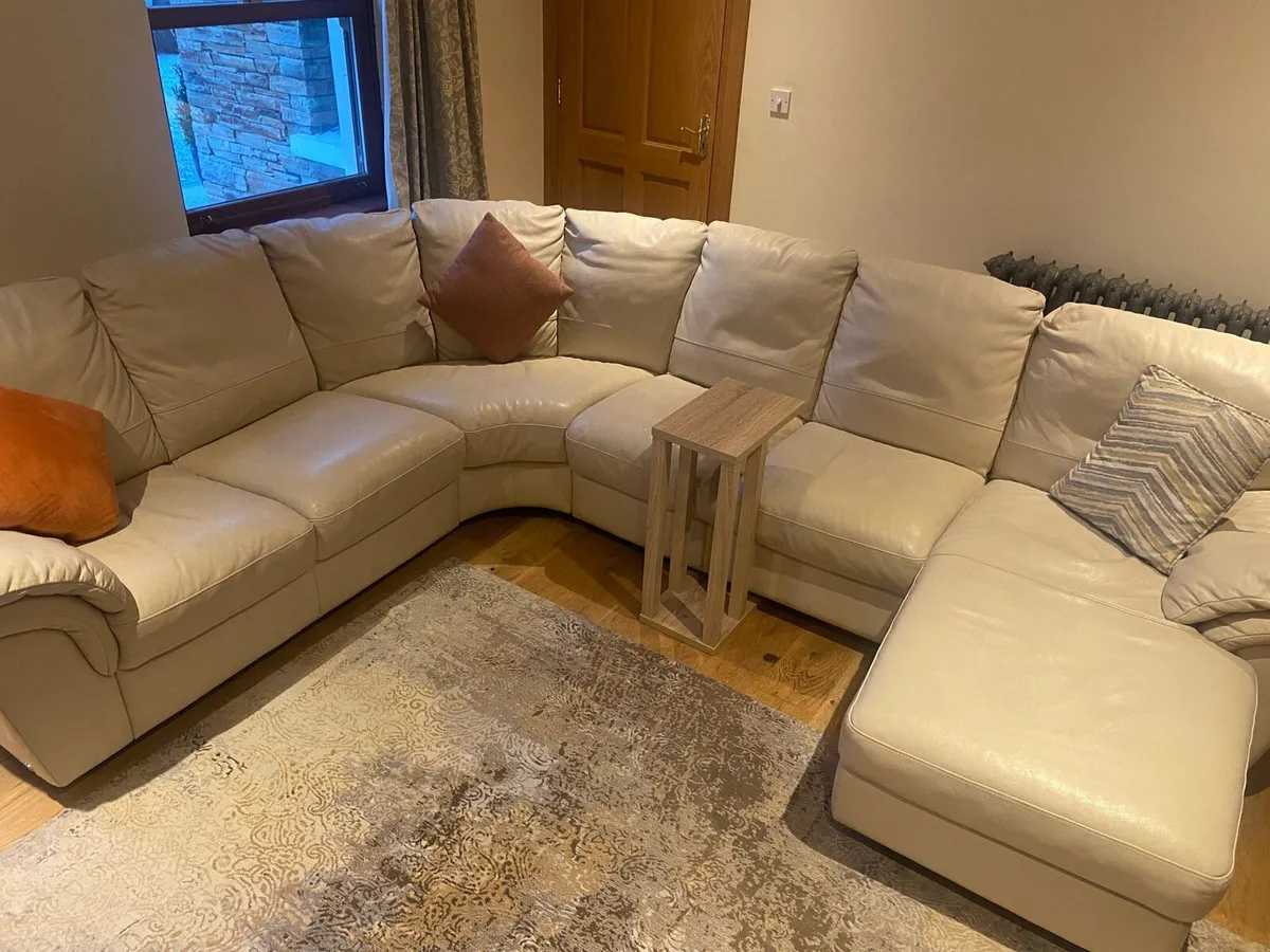 Real leather corner couch - Image 4