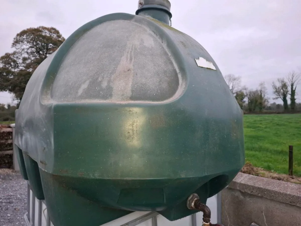 Oil tank - Image 1