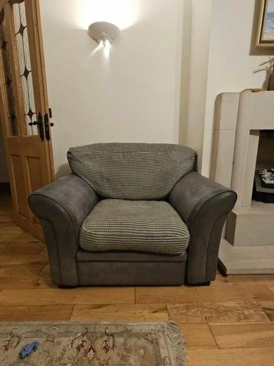 2 x seater sofa and chair set & 1 x 2 seater sofa - Image 3