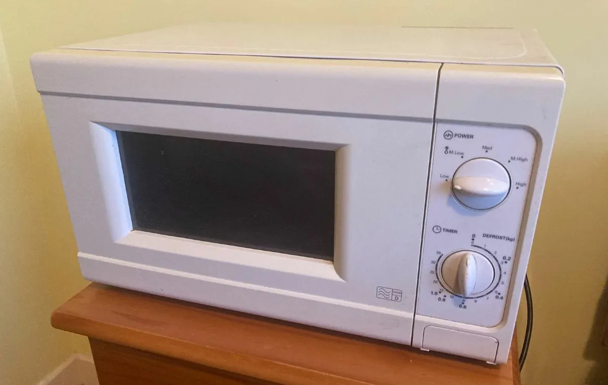 Argos 700W Microwave – Budget Friendly Cooking - Image 1