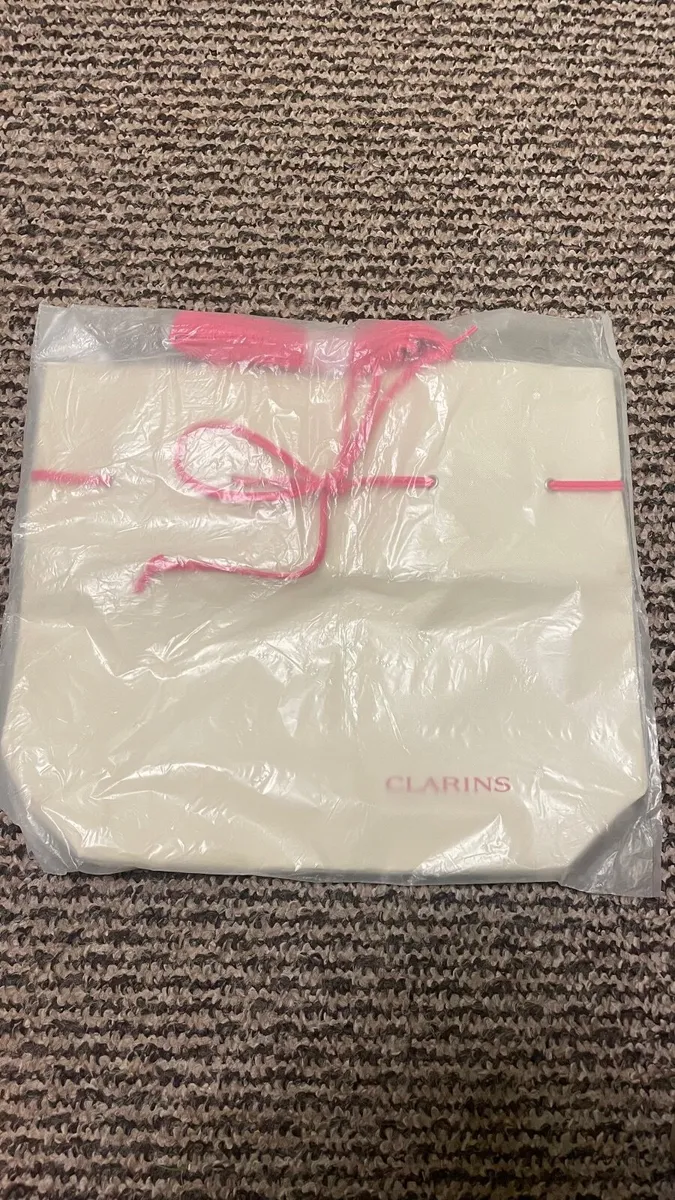New Clarins bag - Image 1