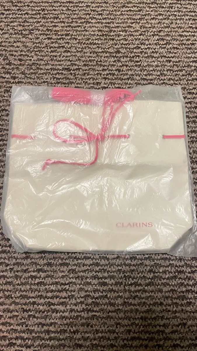 New Clarins bag - Image 2