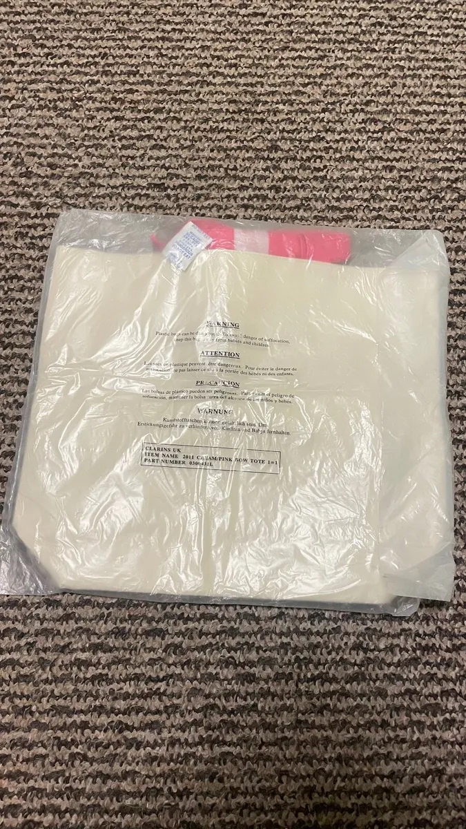 New Clarins bag - Image 3