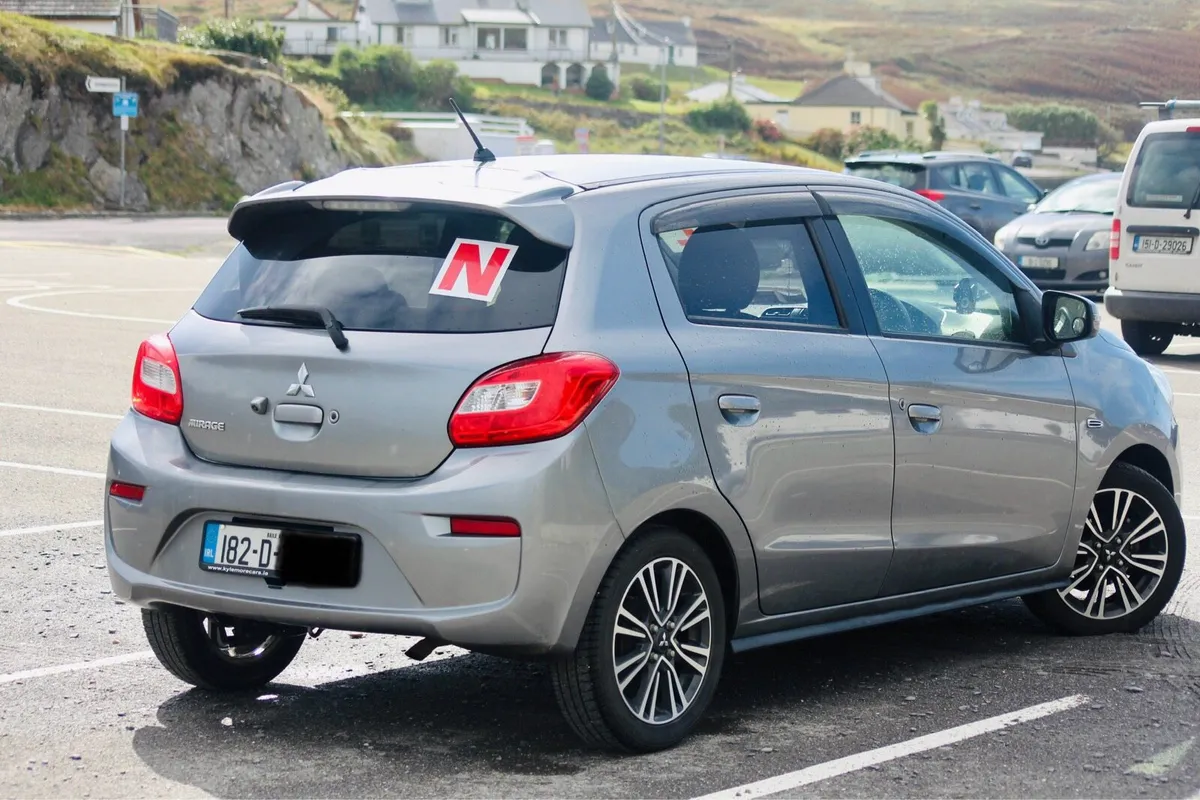 Mitsubishi mirage /automatic - Image 3