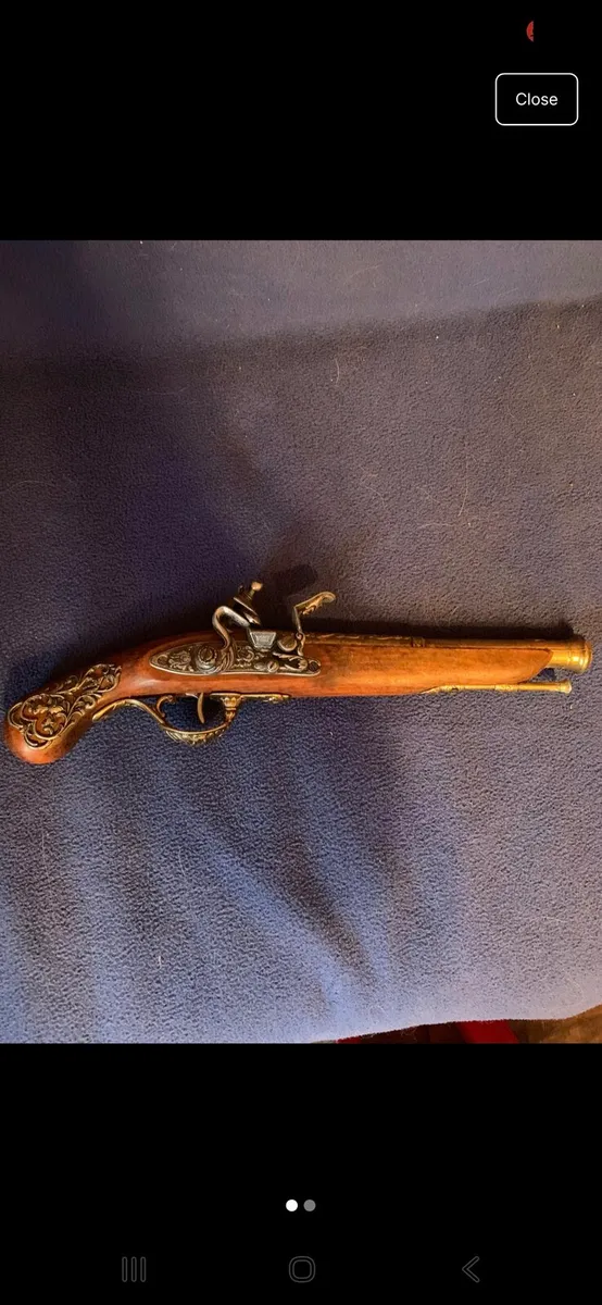Fake pistol decor postage possible - Image 1