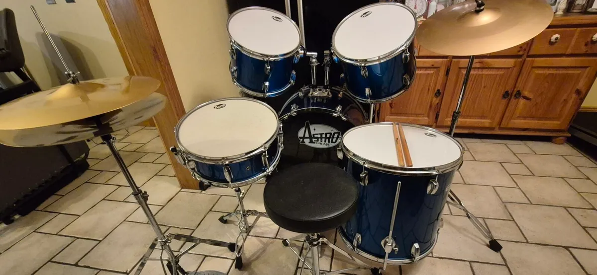 Drum Kit - Image 1