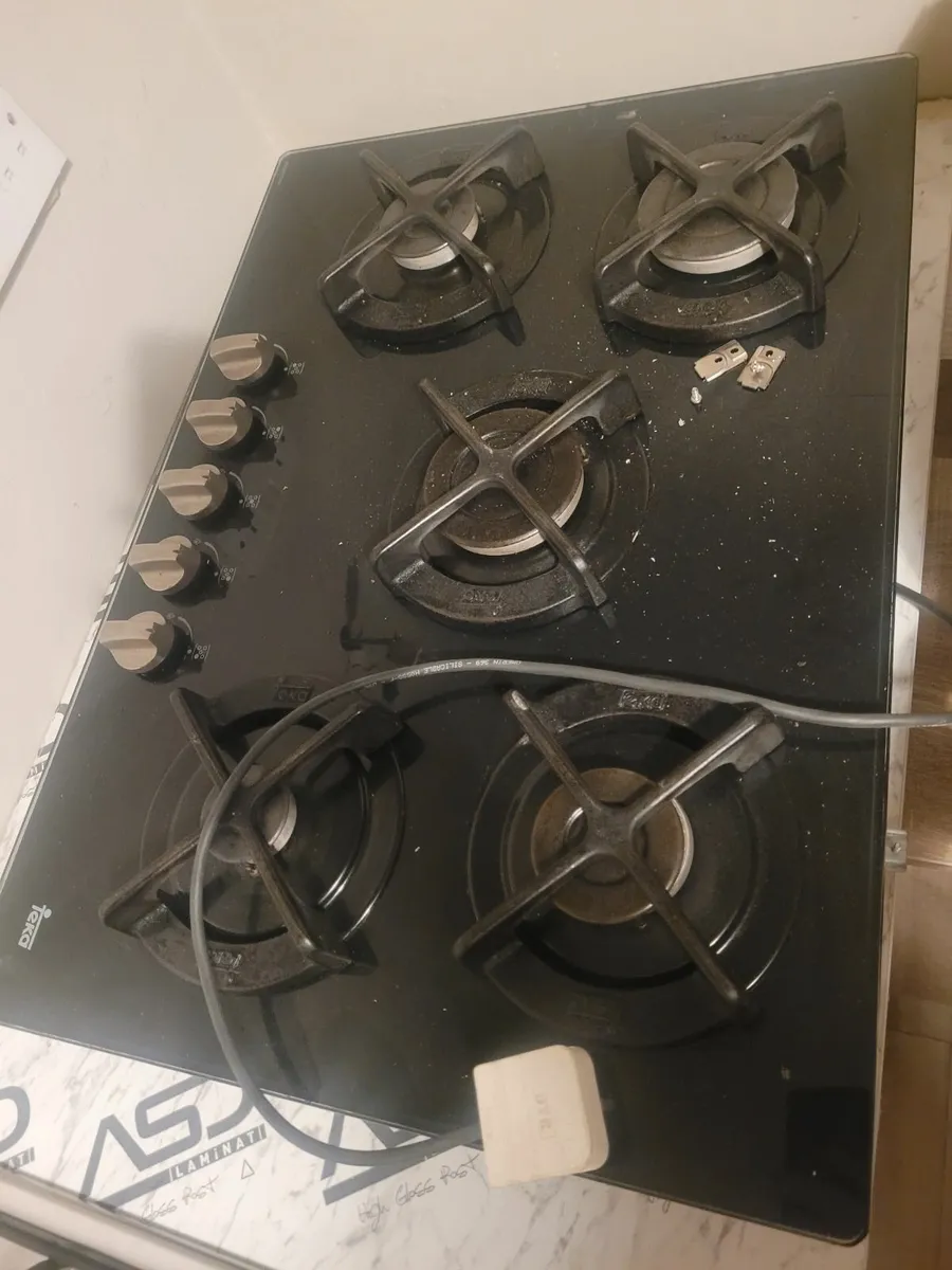 Gas hob & oven - Image 2