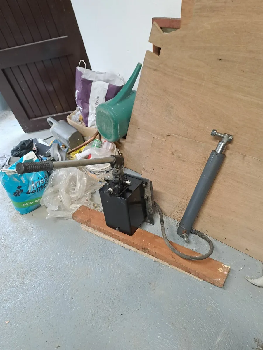 Ram and  Hydraulic Pump Kit for car tipping - Image 2
