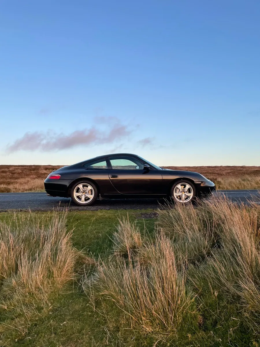 Porsche 911 Coupé / 996 C4 - Image 1