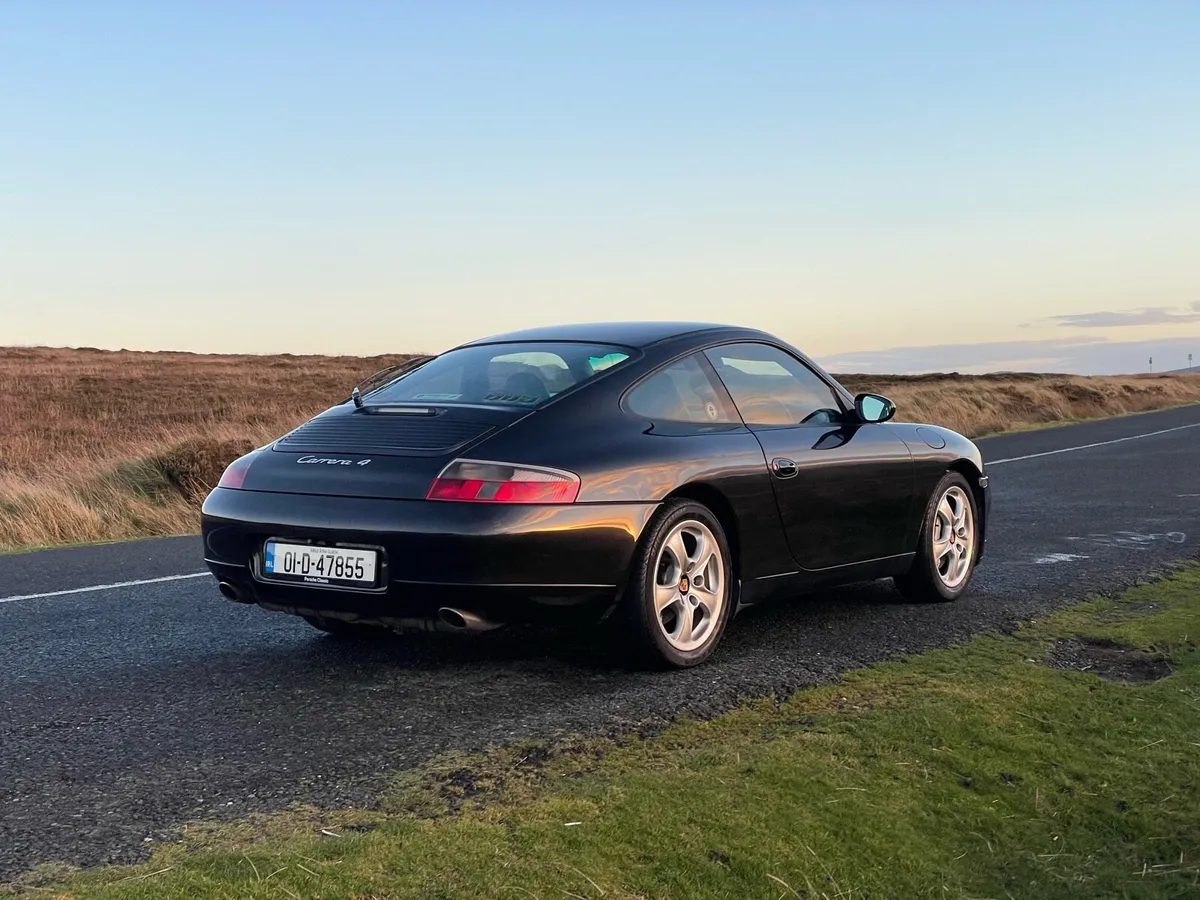 Porsche 911 Coupé / 996 C4 - Image 2
