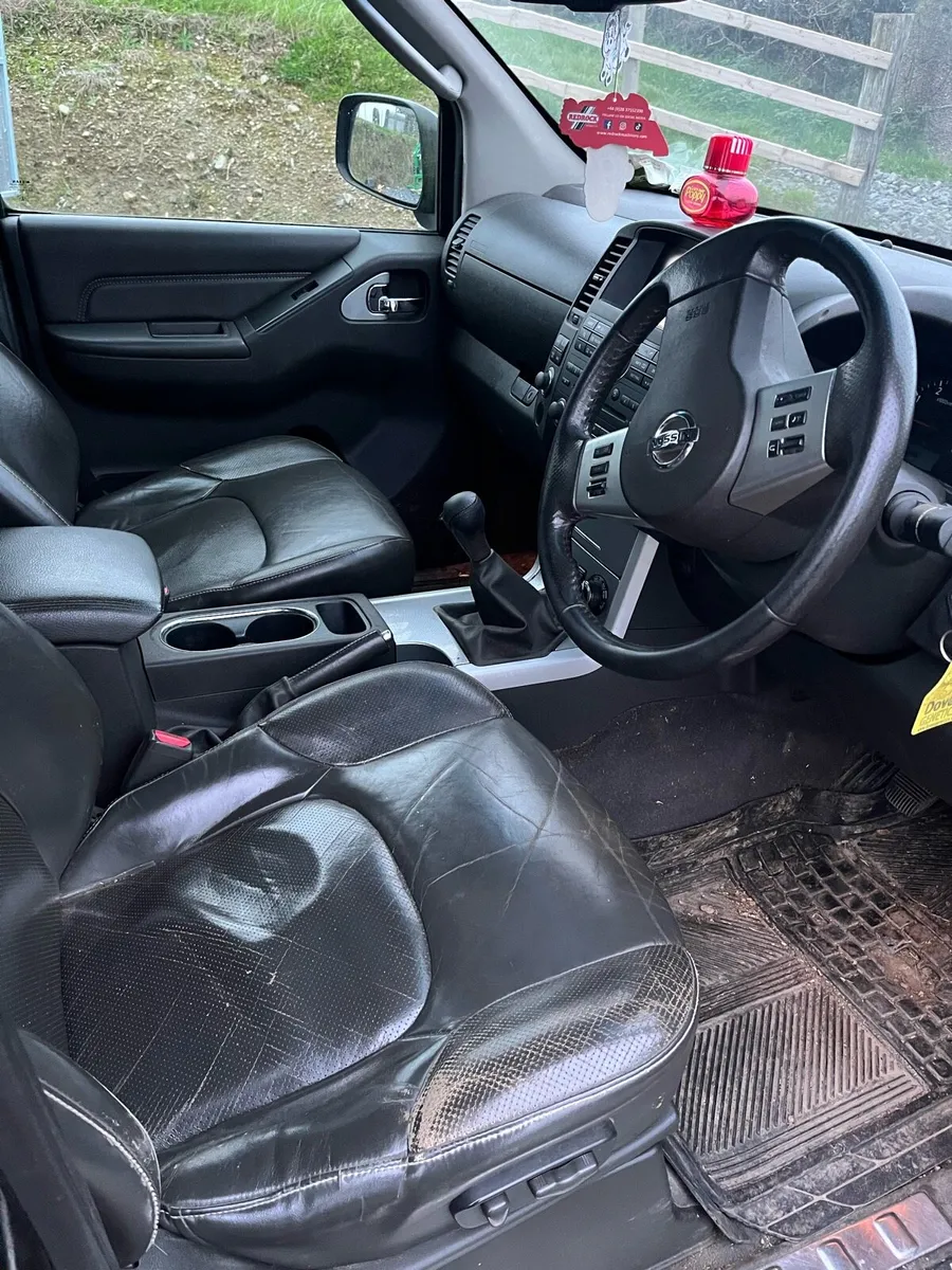 Nissan Navara Tekna - Image 4