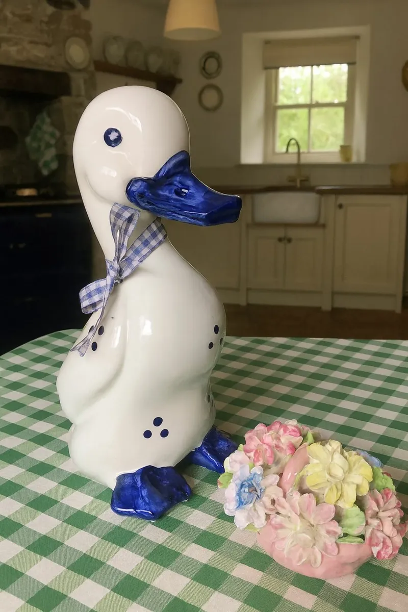 vintage ornment flowers Duck cottage gifts  kitche - Image 1