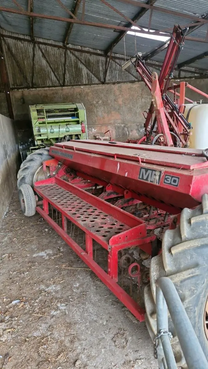 Mf 3 meter corn drill - Image 1