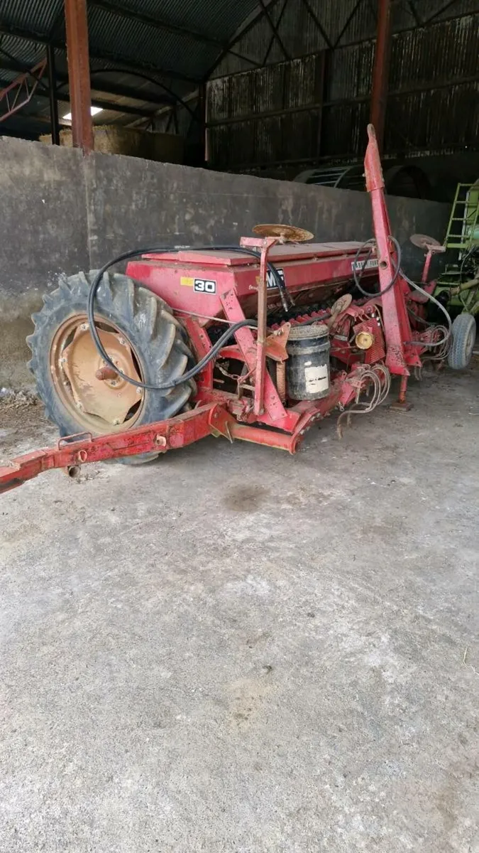 Mf 3 meter corn drill - Image 3