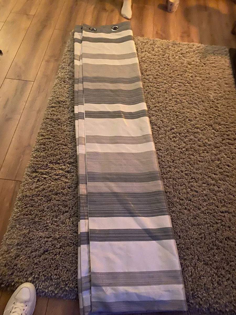 Curtains - Image 2