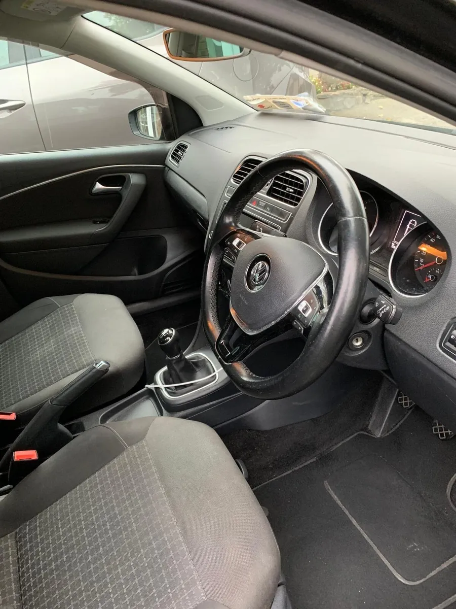 2016 Volkswagen Polo (Black) - Image 4