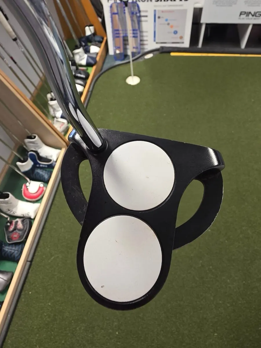 Odyssey Black Series 2-Ball Putter - Image 2