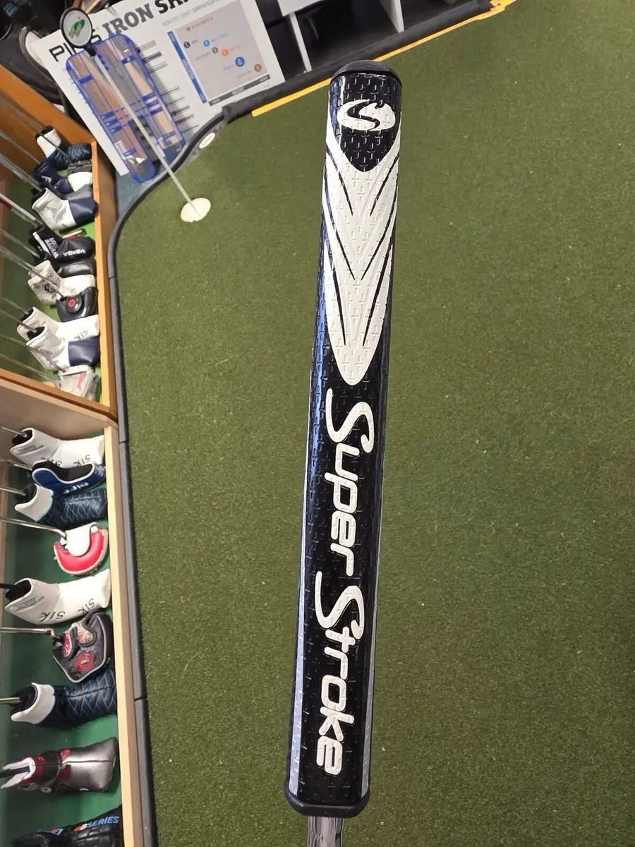 Odyssey Black Series 2-Ball Putter - Image 4