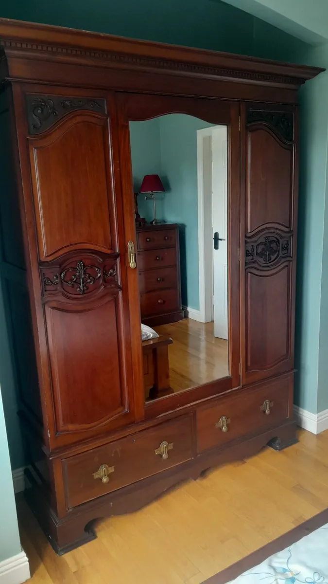 Antique wardrobe - Image 2