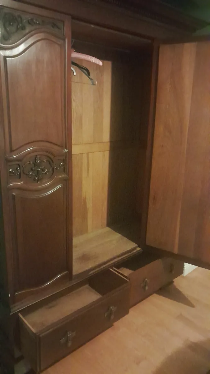 Antique wardrobe - Image 3