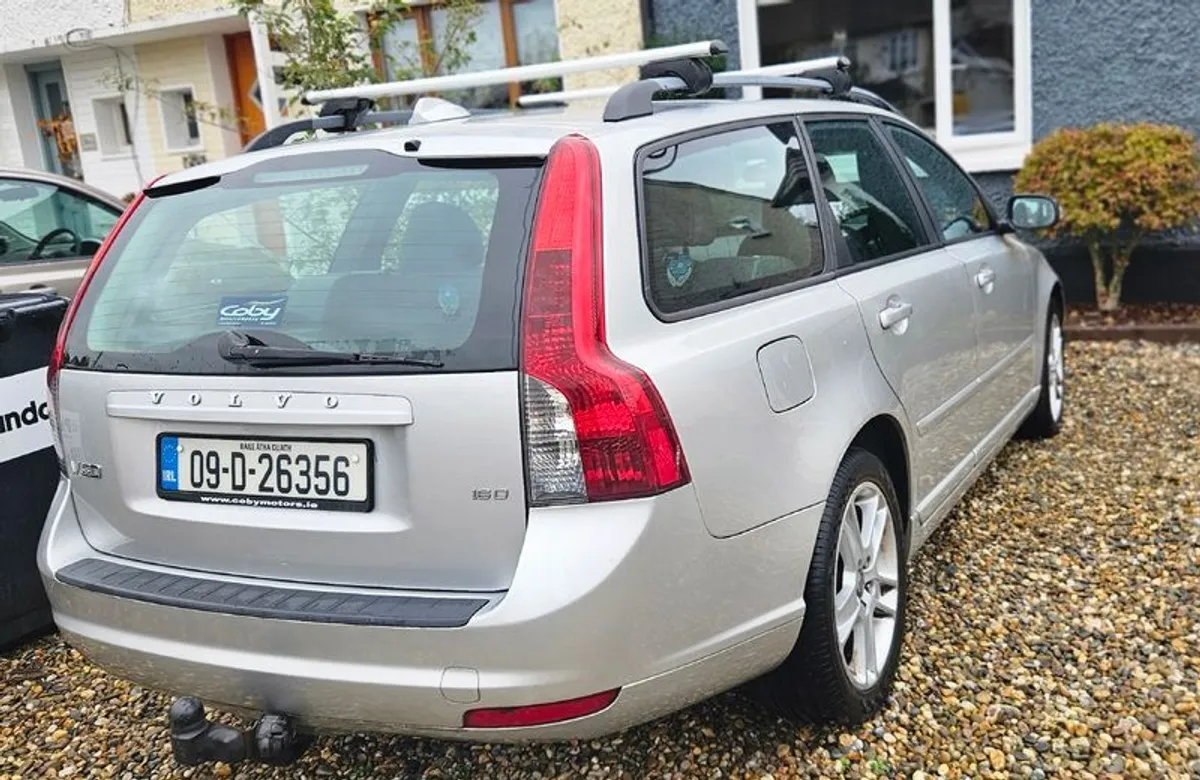 2009 Volvo V50 - Image 2