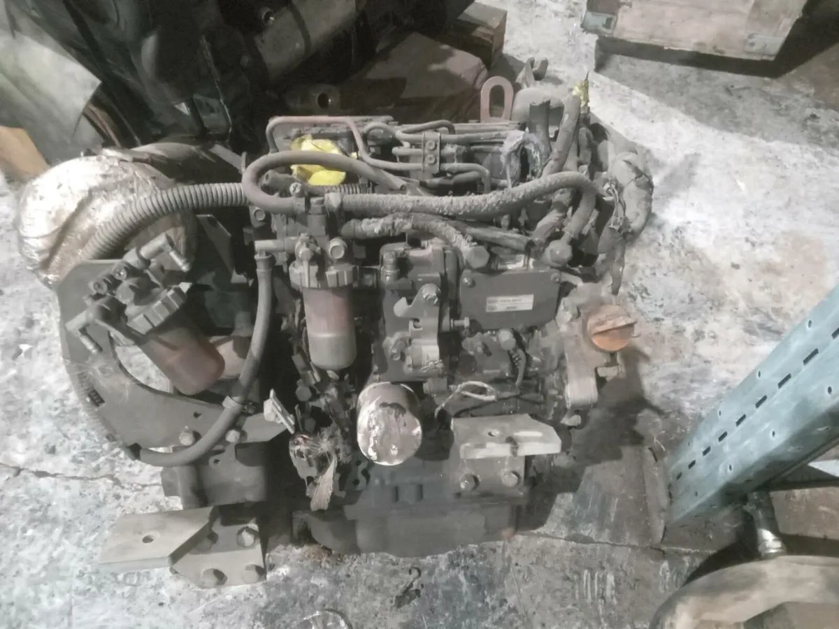 Yanmar 3tnv76 3 cylinder engine suit 3 ton digger - Image 1