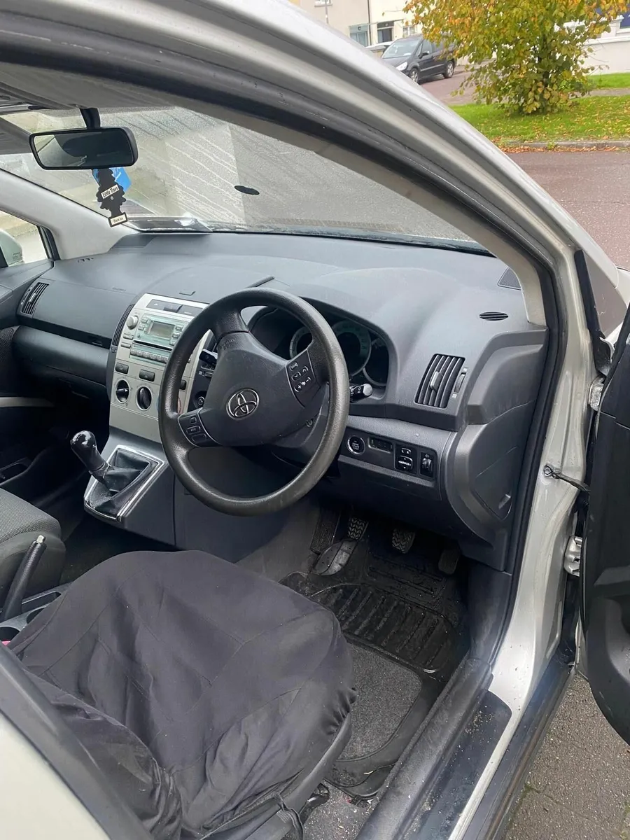 Toyota Corolla 2006 - Image 1