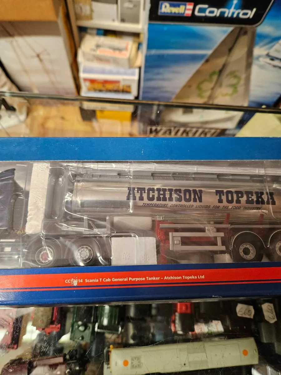 Corgi Scania T Cab Tractor Unit and Tanker Trailer - Image 1