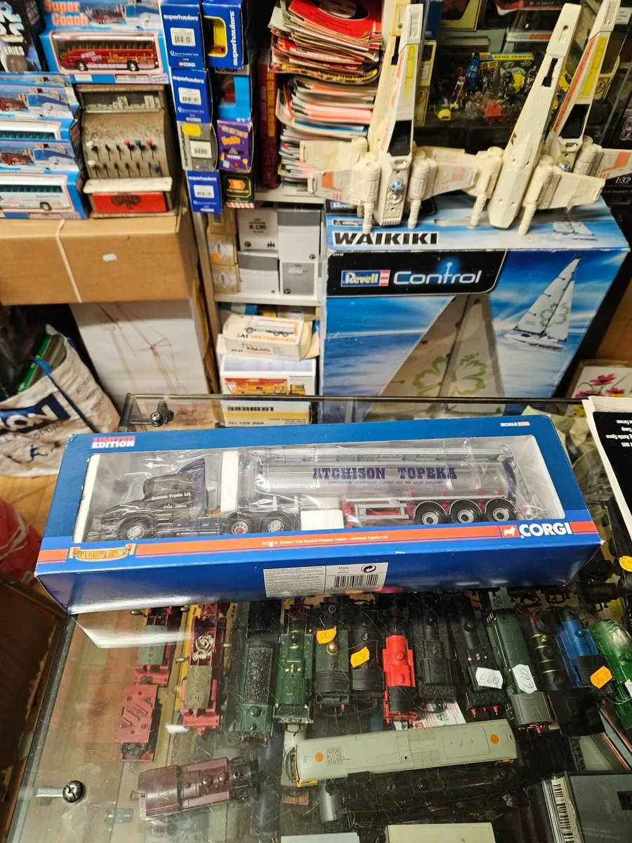 Corgi Scania T Cab Tractor Unit and Tanker Trailer - Image 3