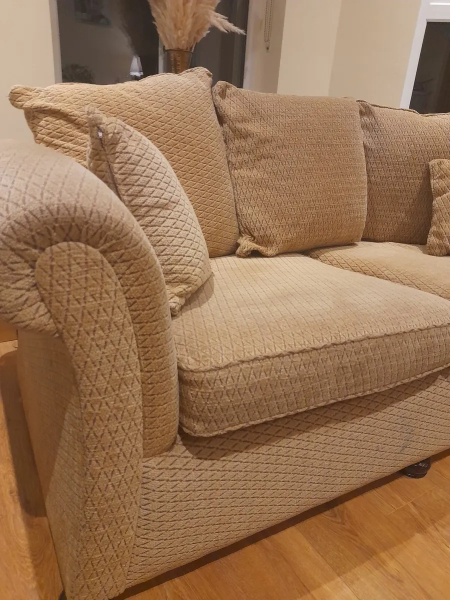 Suite of furniture - Image 1