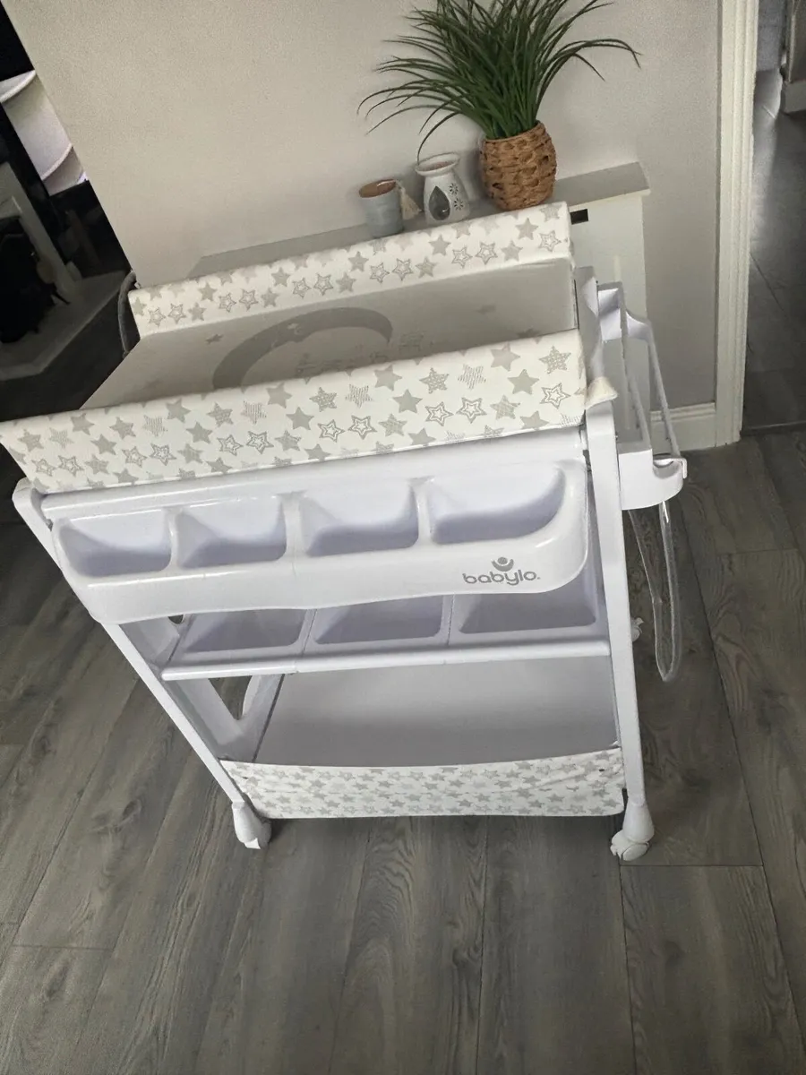 Baby changing unit - Image 1