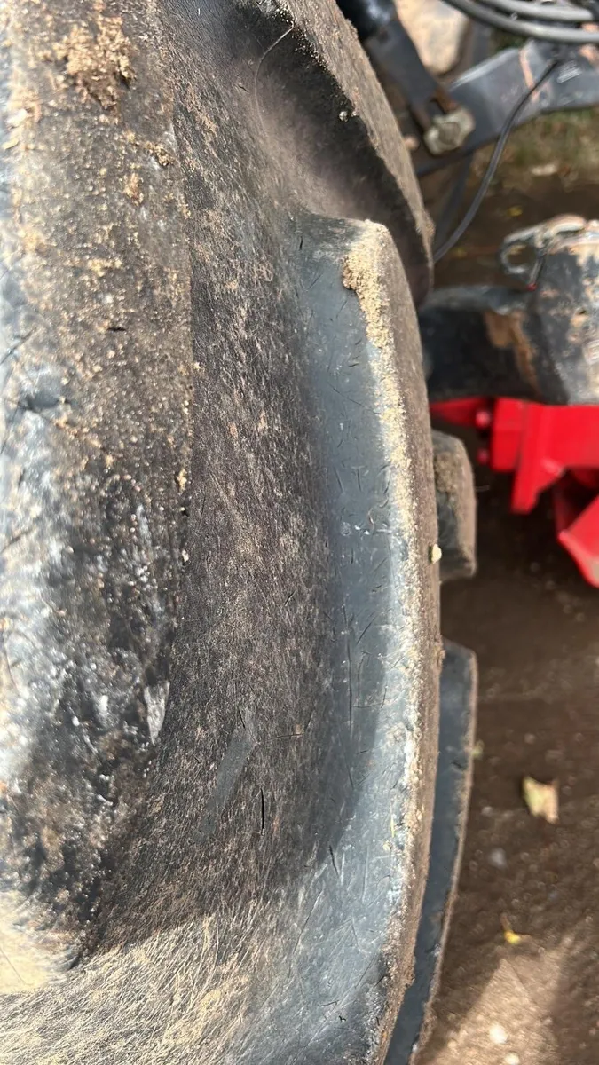 Michelin Tractor Tyres 650/65/42  front 600/65/28 - Image 2