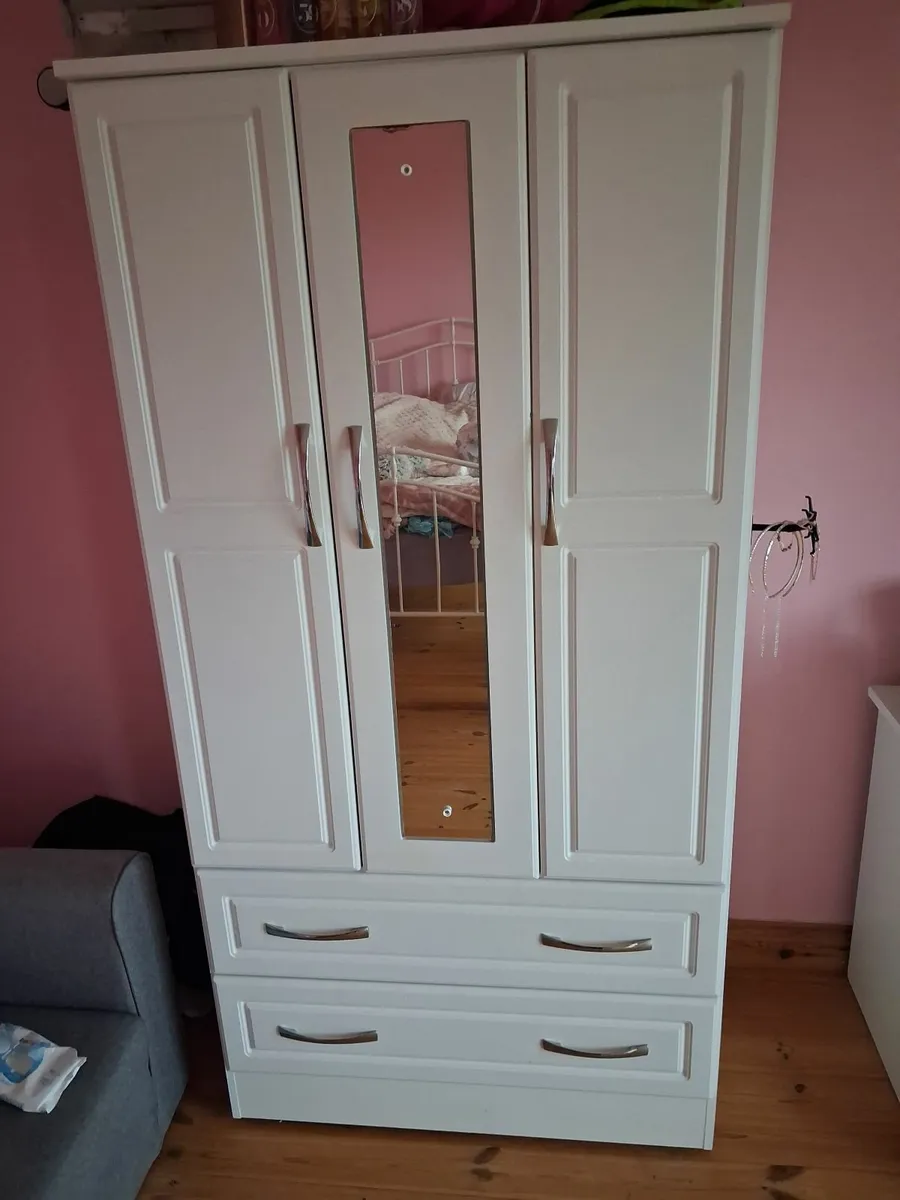 White Wardrobe and white dressing table - Image 4