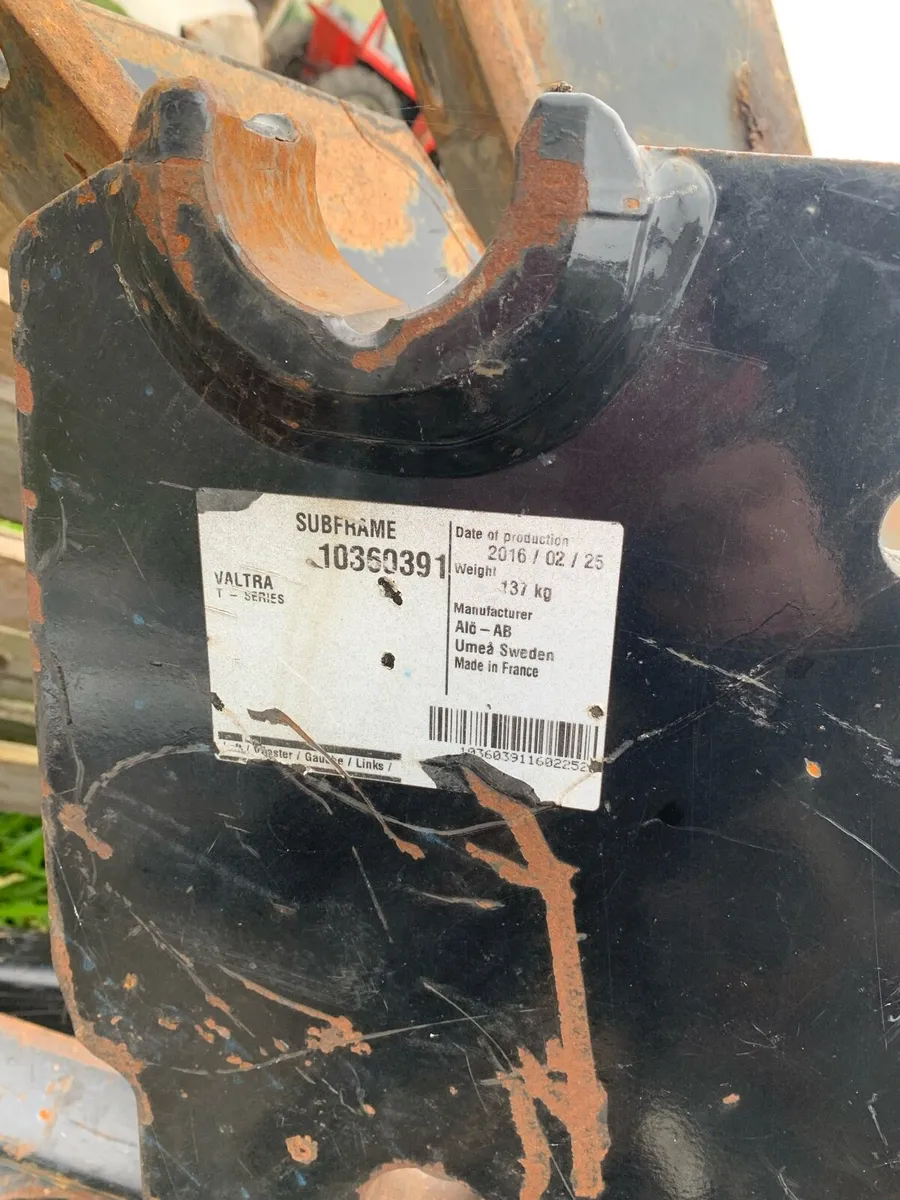 Loader. brackets . - Image 1
