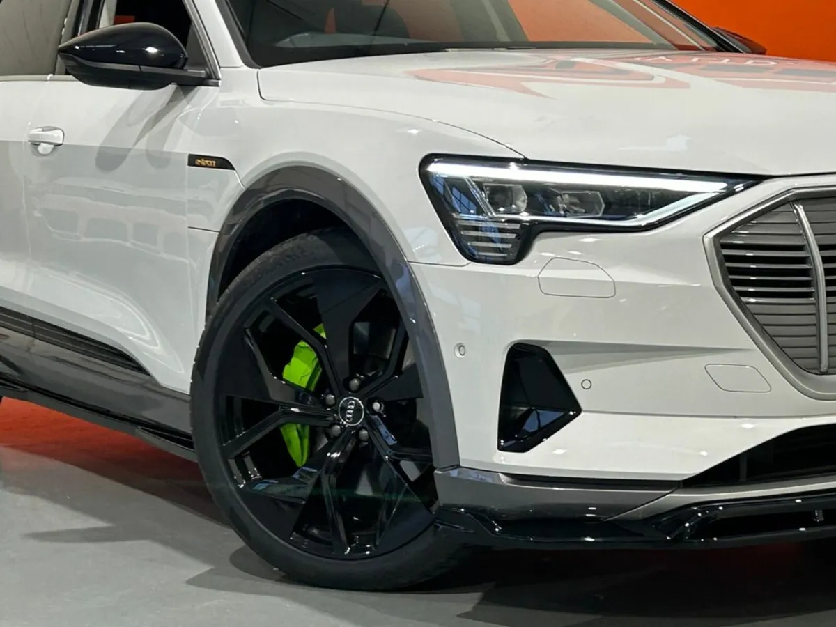 Audi e-tron QUATTRO TECHNIK 55 95 KwH BATTERY - Image 3