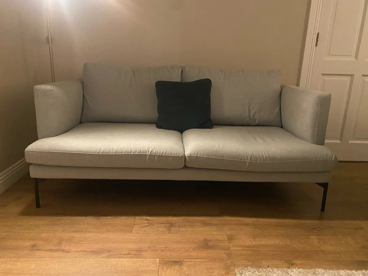 2 seater couch - Image 1
