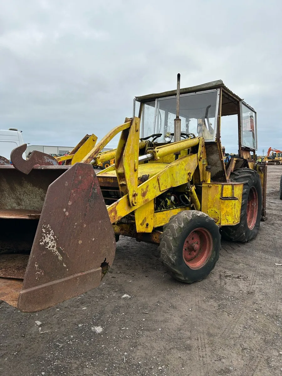 Whitlock 370 loader Ford engine - Image 1