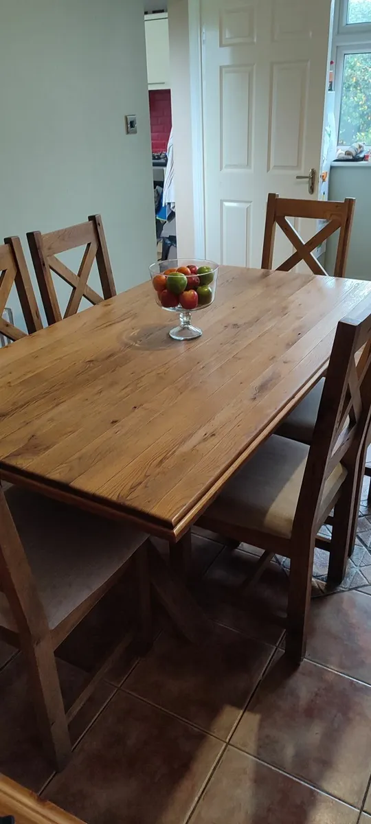Rustic oak dining table and chairs - Image 1