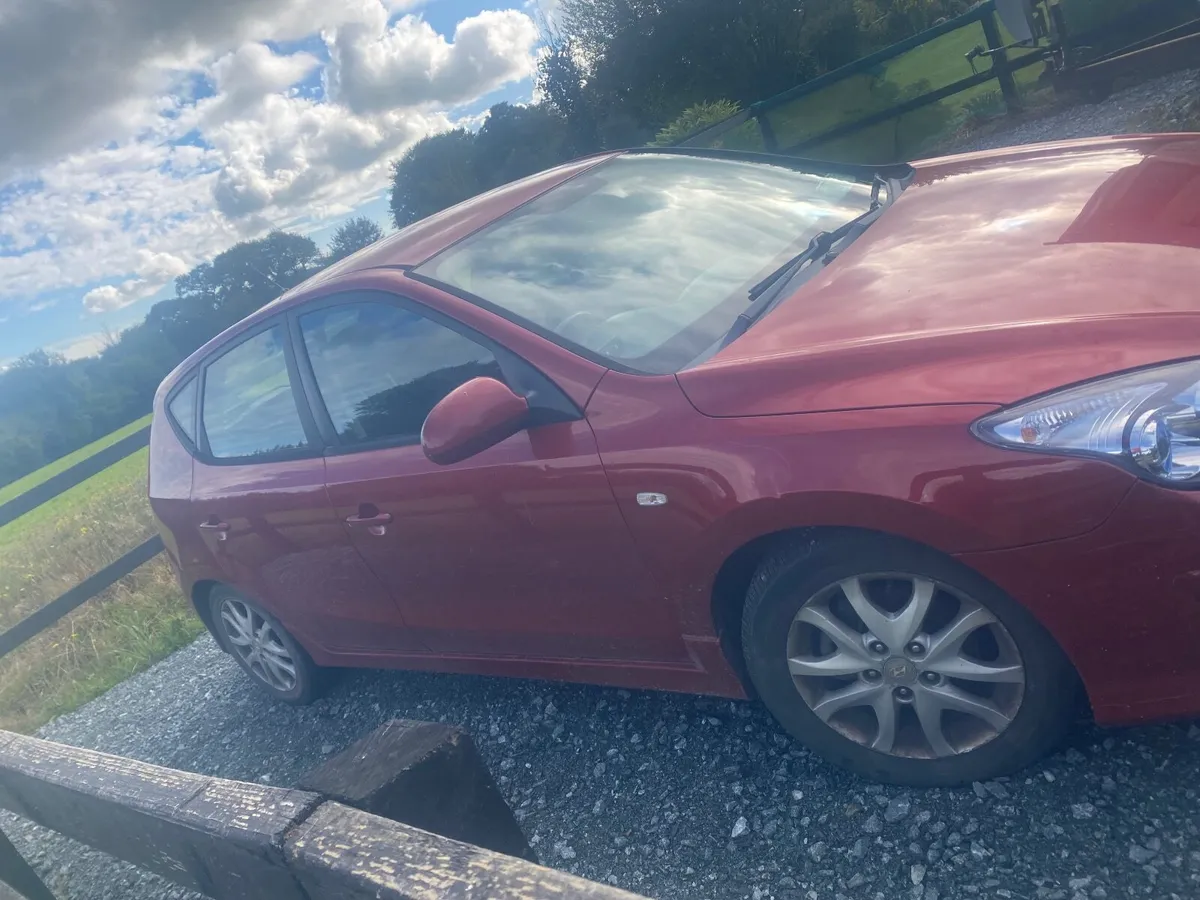 Hyundai i30 2011 - Image 2